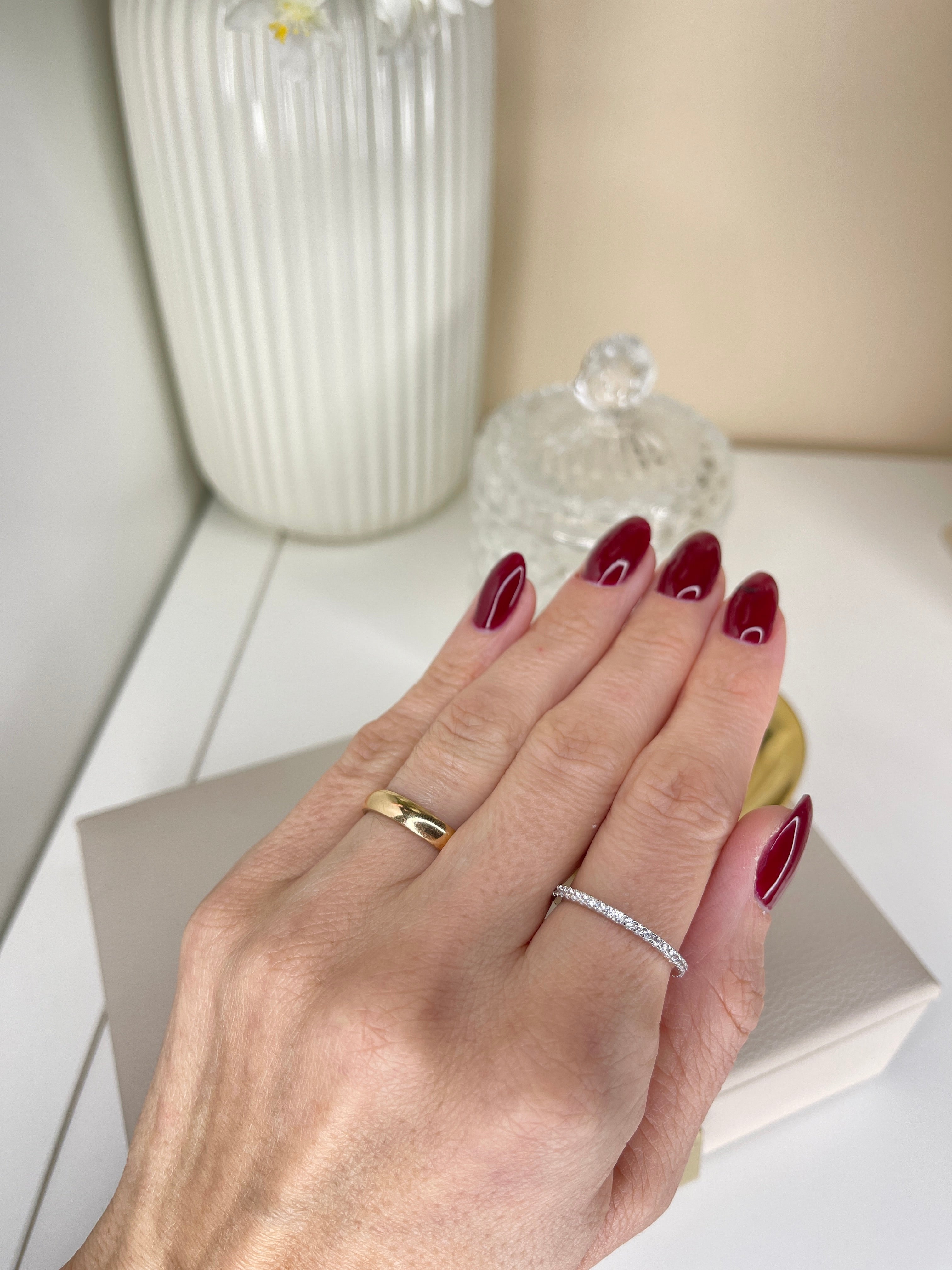 Veretta con Pietre Cubic Zirconia Bianche da 1,5 mm.