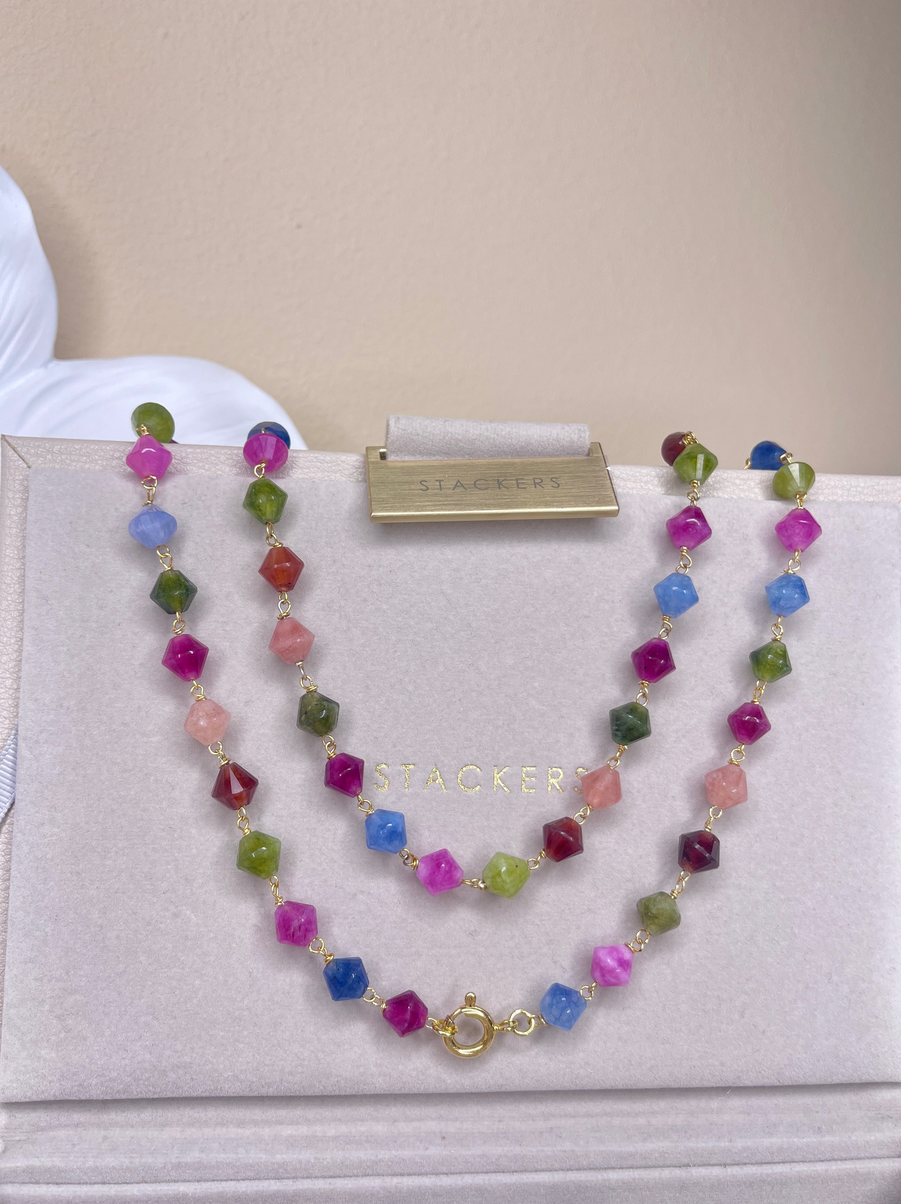 Collana con Pietre Naturali di Giada dai Toni Pastello con Moschettone Apribile
