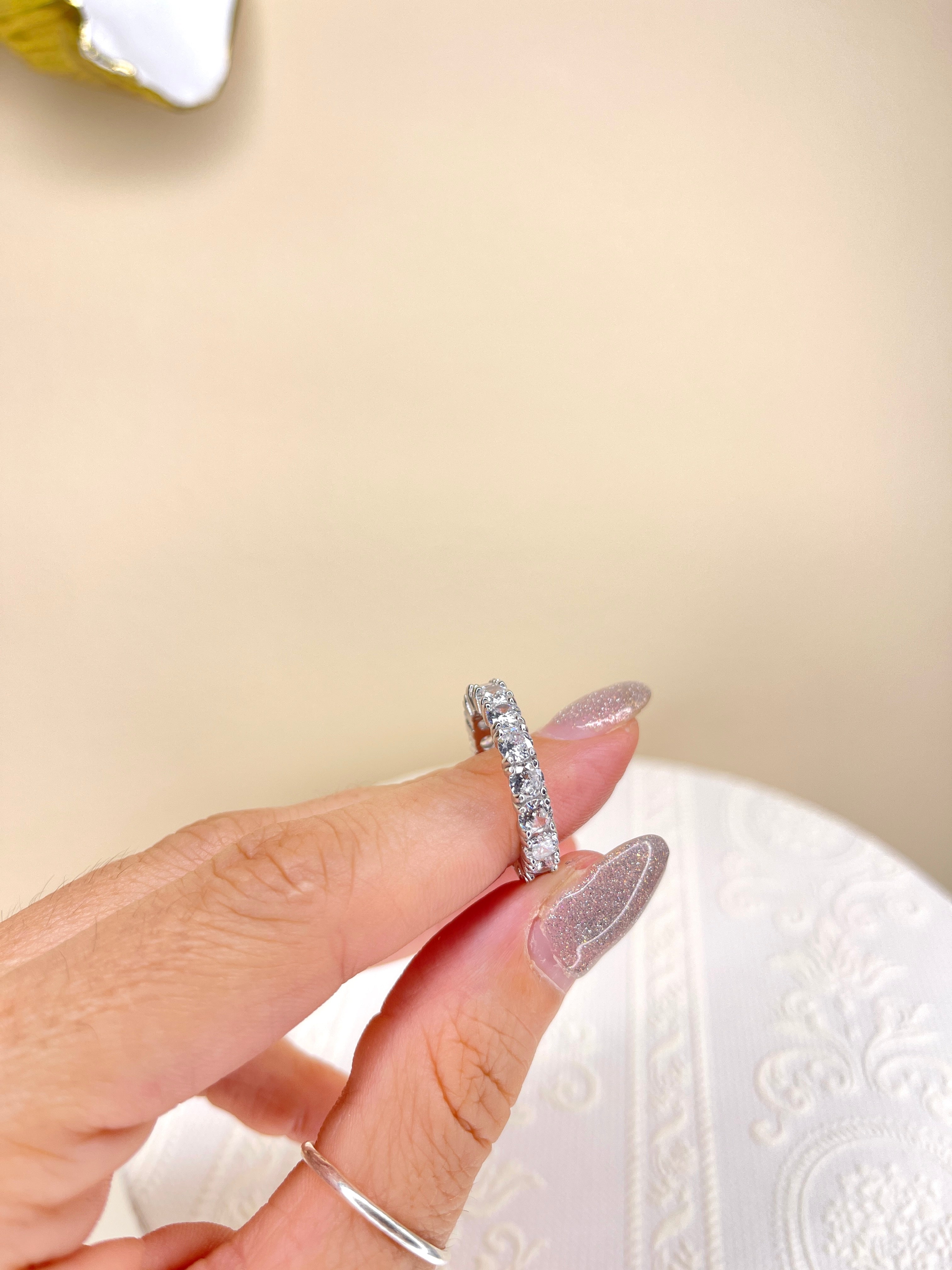 Veretta con Pietre Cubic Zirconia da 4 mm.