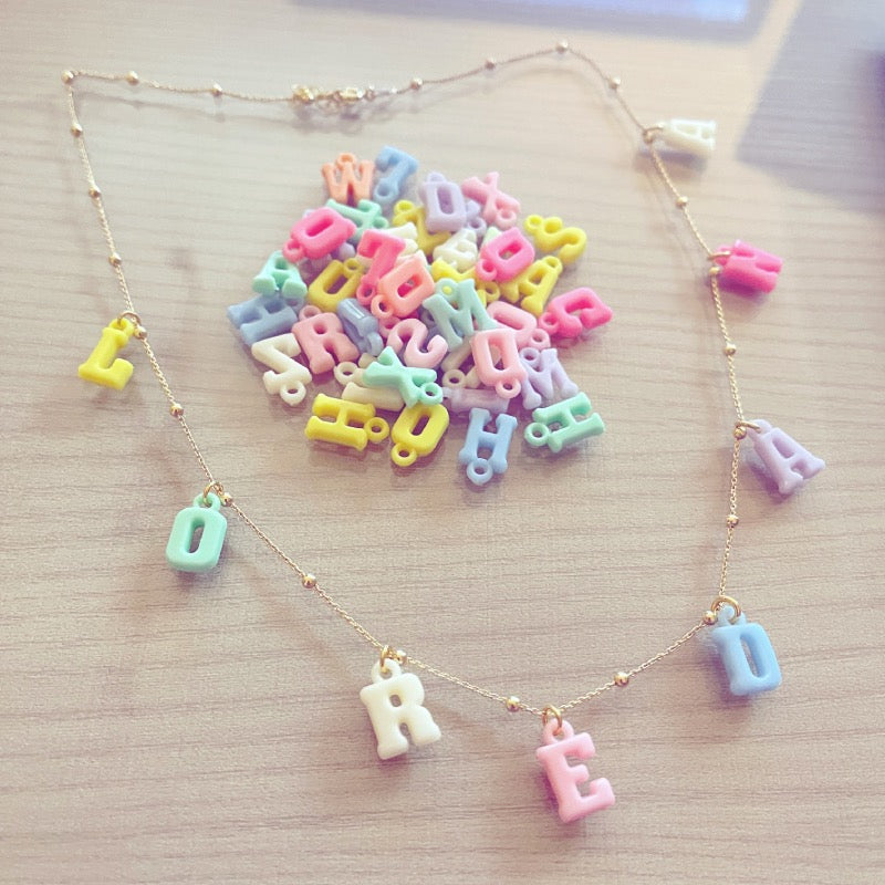 Collana con Lettere Colori Pastello