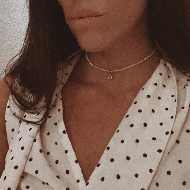 Chocker Filo di Perle con Iniziale Pavè