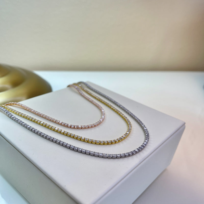 Collier tennis de zircons en 2 mm.